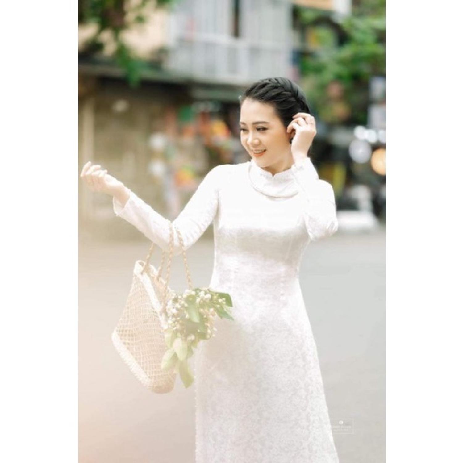 Áo dài gấm trắng