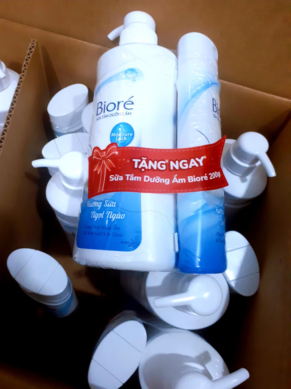 Combo sữa tắm BIORE hương sữa chai 530g kèm chai 200g