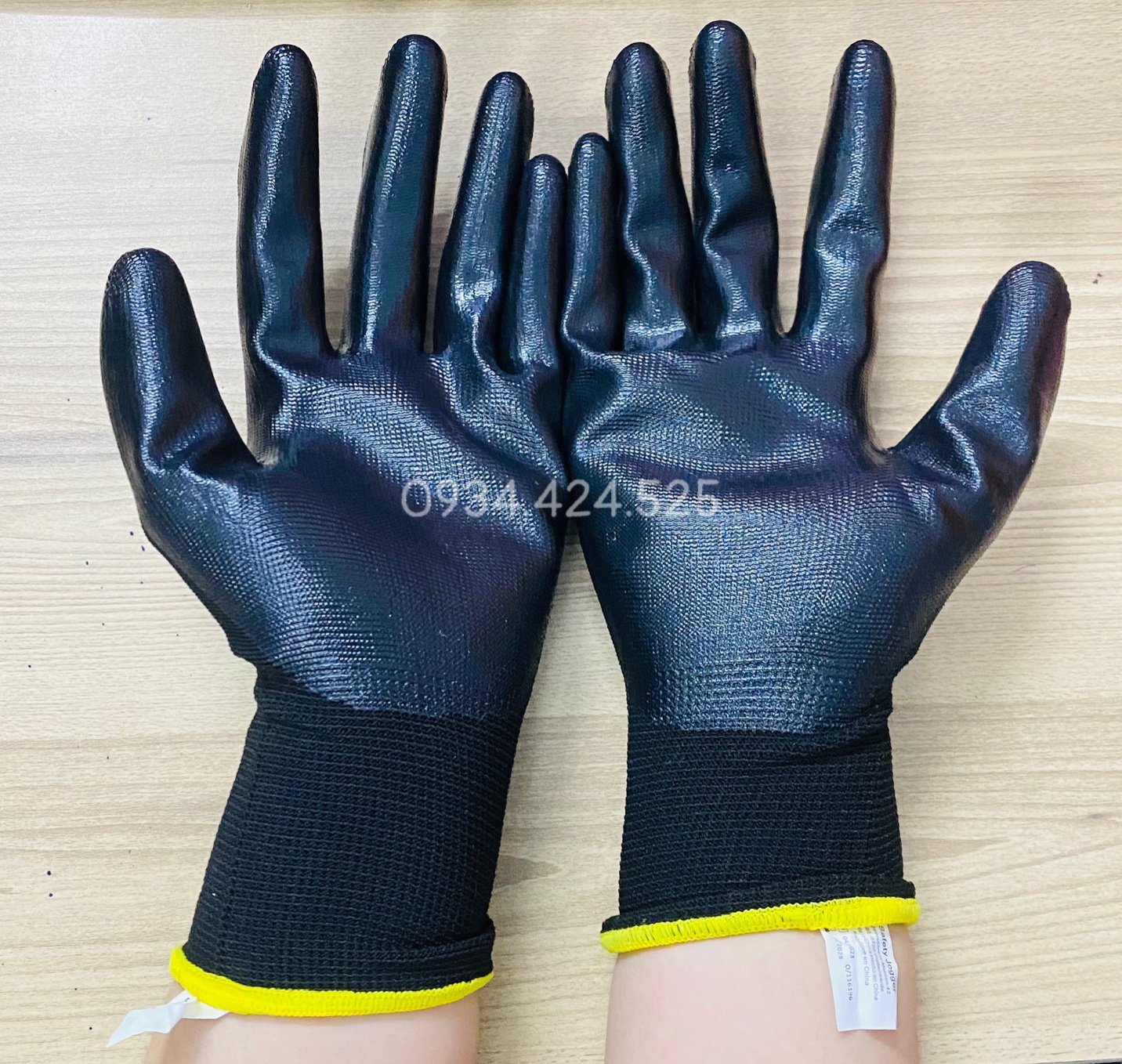 Găng tay Jogger Superpro chống dầu màu đen