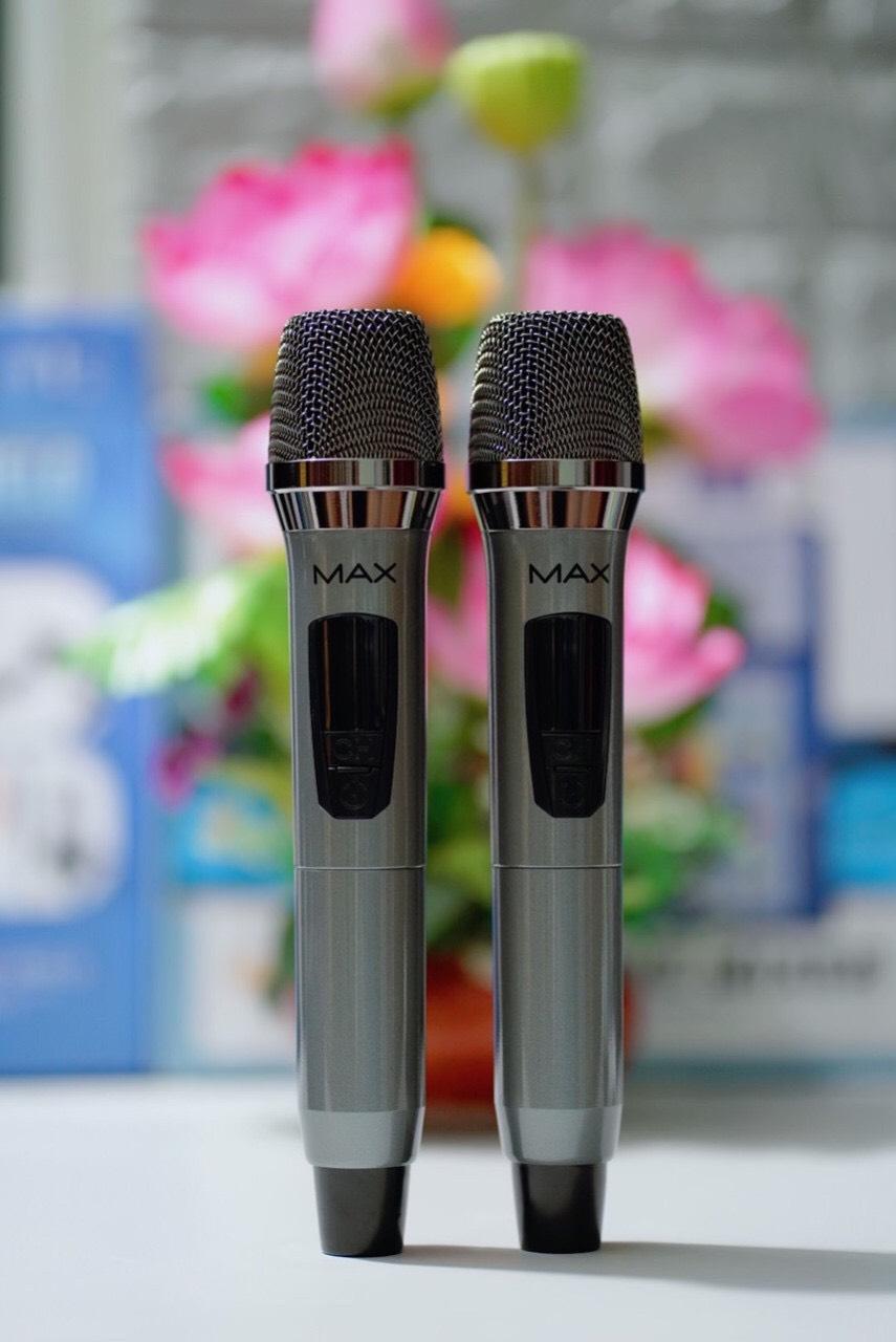 [HCM][Siêu Phẩm Micro] Micro Không Dây Đa Năng Max 39 Siêu Hút Âm Siêu Chống Hú Chống Hú Màn Hình LED Hiển Thị Chống Rè Cao Cấp Bộ Mic Không Dây Hát Karaoke Gia Đình Hát Hay.