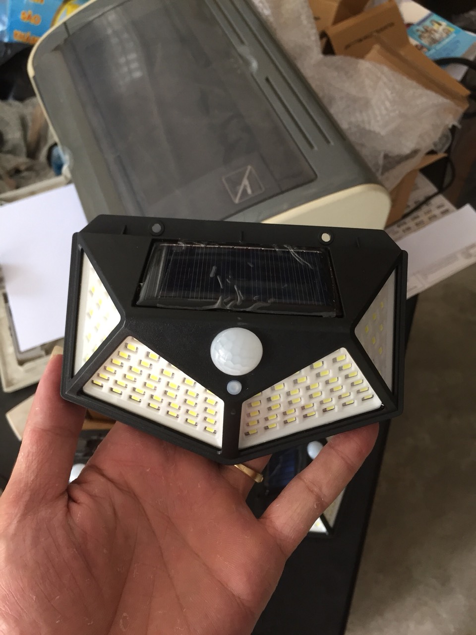 Đèn led năng lượng mặt trời 100led chất lượng cao giá đại lý