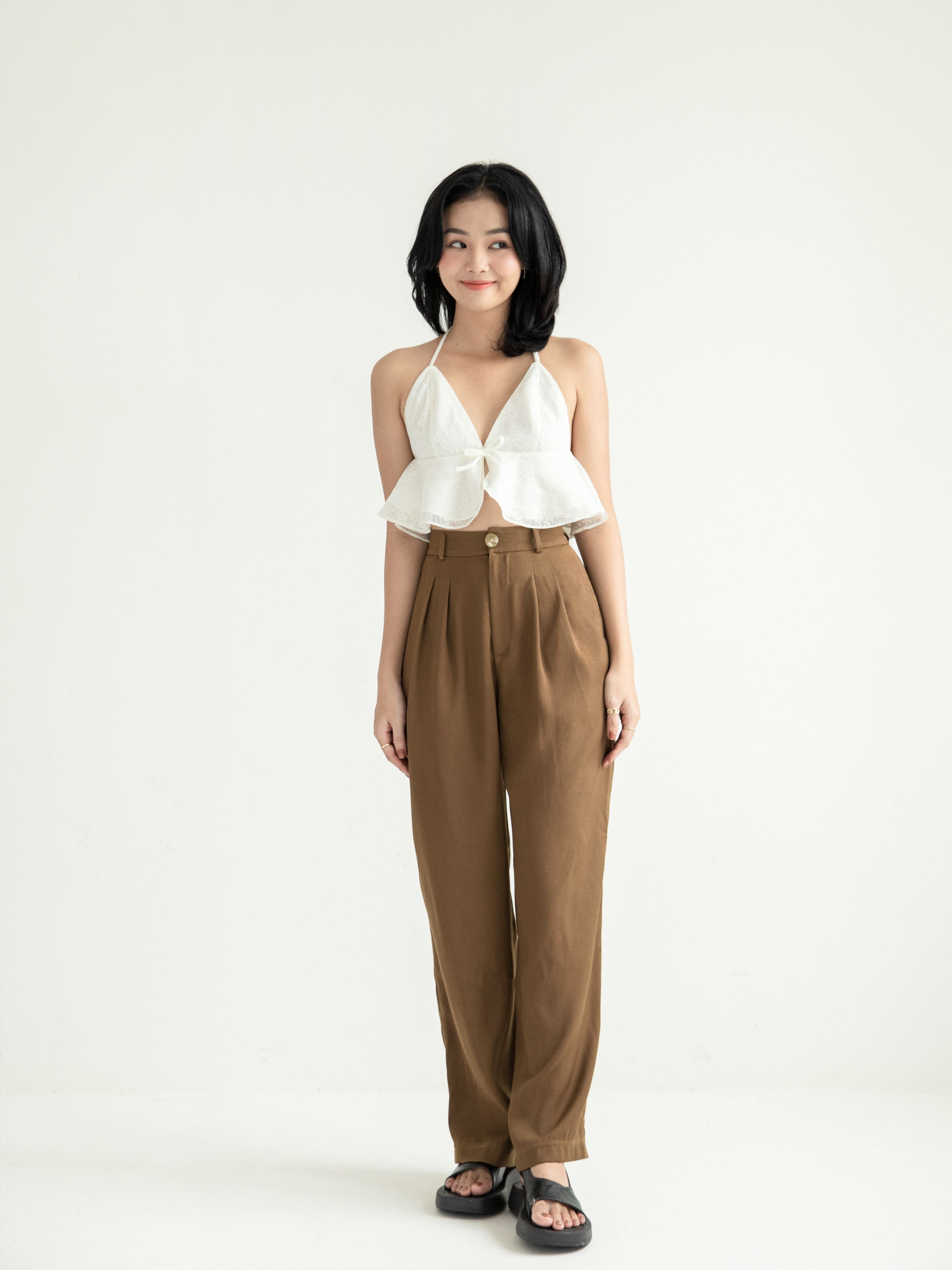 Set áo dây ren hoa và quần dài ống suông Tus