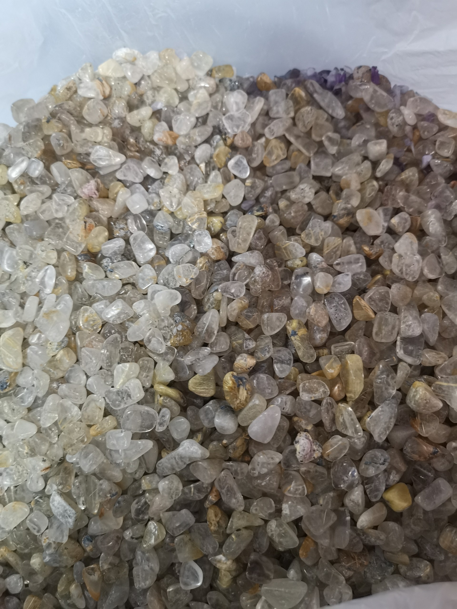 Đá Vụn Phong Thủy Thạch Anh Tóc Vàng