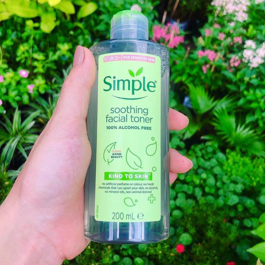 Toner Simple Soothing Facial cho da nhạy cảm và da dễ nổi mụn 200ml