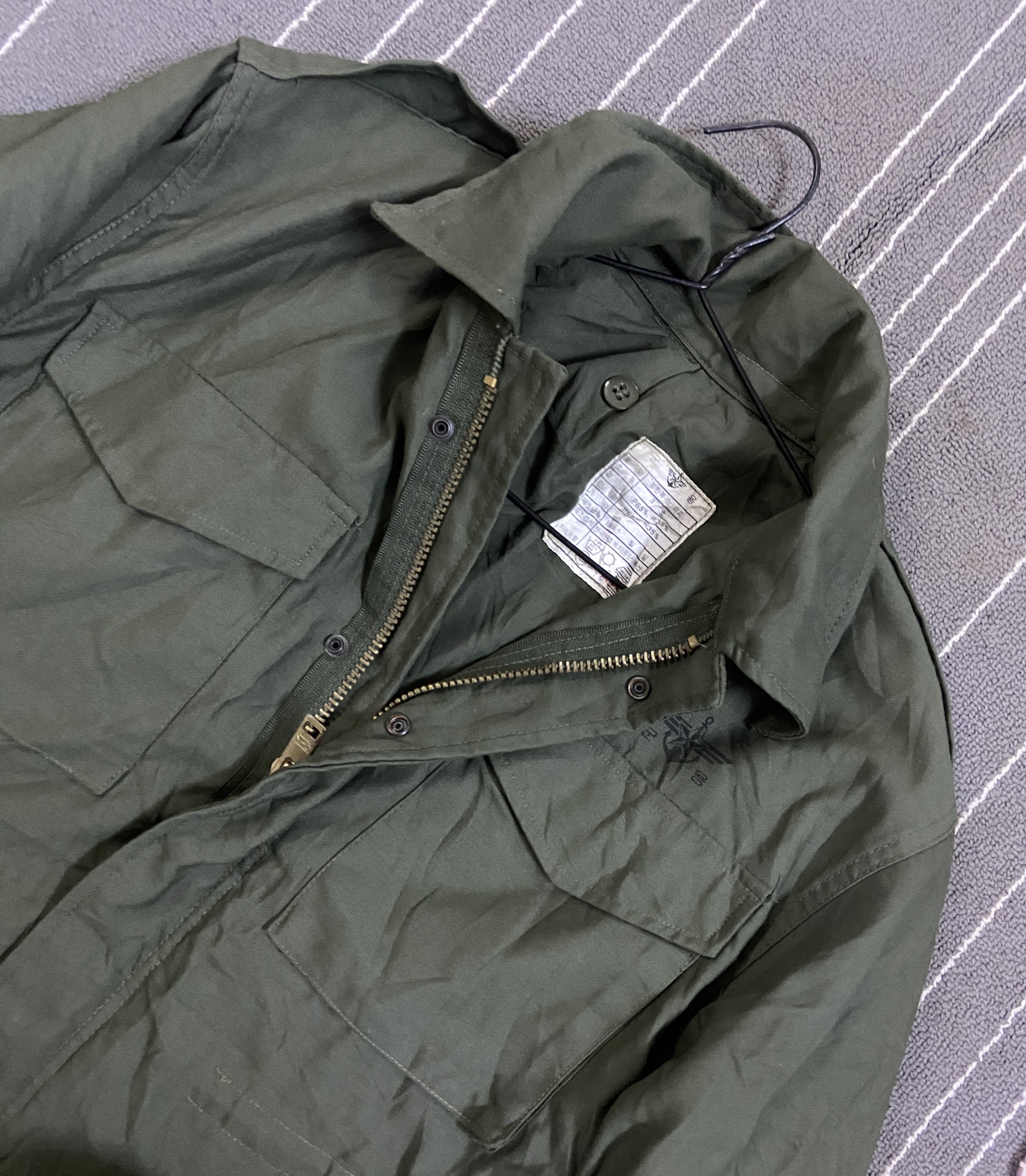 [FreeshipMax] ÁO LÍNH HÀN QUỐC MÀU RÊU  CỰC DÀY CHẤT LƯỢNG - ÁO CŨ RÁCH LỖI BẠT MÀU( ĐƯỢC TẶNG 1 ÁO RẰN RI DÂY KÉO ĐỒNG) -ÁO CŨ BỊ LỖI RÁCH - MUNON93