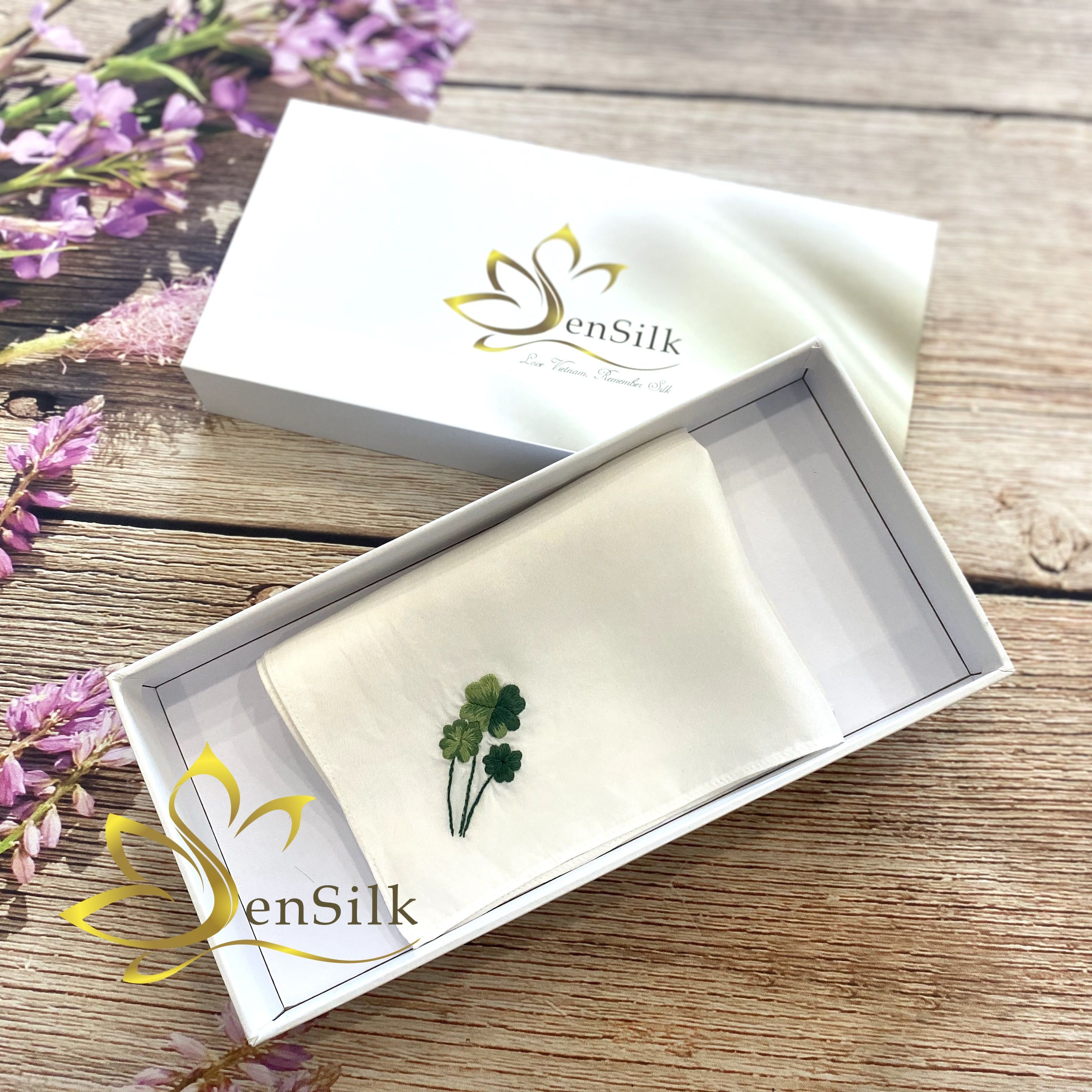 Khăn Tay Thêu Cỏ 4 Lá Quà Tặng Kỷ Yếu SenSilk (Trắng), Khăn Tay Lụa Thêu, Khăn Lụa Thêu Tay, Khăn Lụa Tơ Tằm Thêu Tay, Silk Handkerchief Embroiddery Scarves