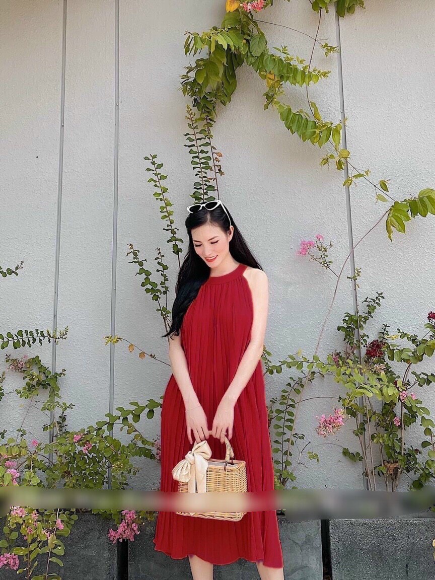 Đầm suông xếp ly cổ yếm + ảnh thât