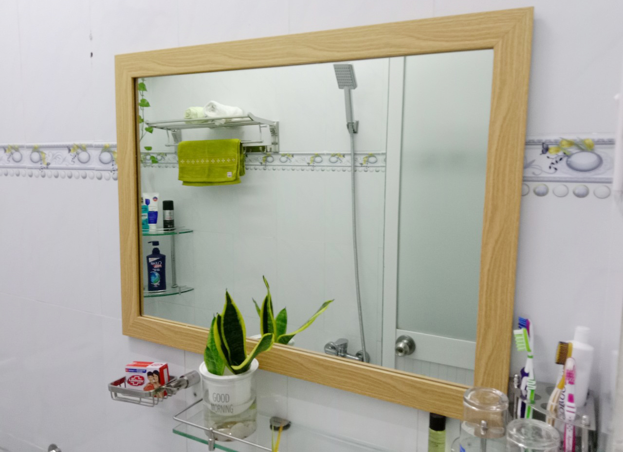 Gương soi Kibath khung vân gỗ 5 phân KT 60x80 cm