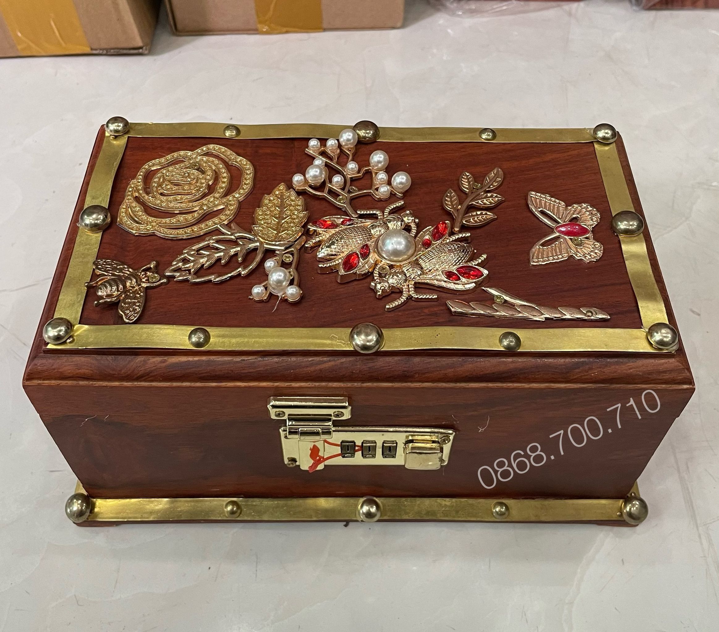 Hộp đựng trang sức , hộp đựng tiền tiết kiệm bằng gỗ hương cao cấp có khóa bảo mật