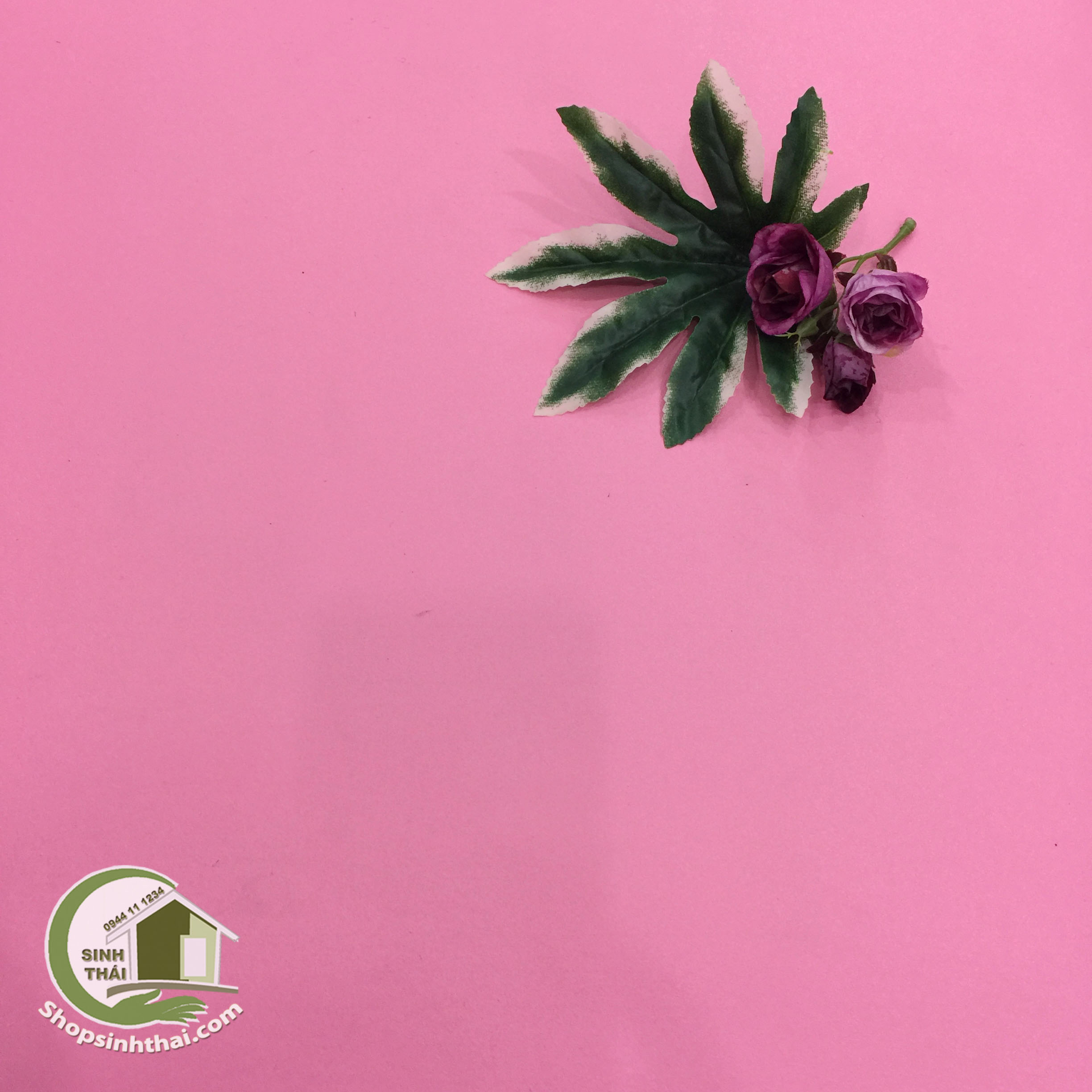 Phông nền giấy dán tường màu hồng nhám: Không gian sống của bạn sẽ trở nên đáng yêu và cuốn hút hơn với phông nền giấy dán tường màu hồng nhám. Với chất liệu chất lượng tốt và màu sắc đẹp mắt, bạn sẽ có một không gian sống đầy phong cách và sự trẻ trung.
