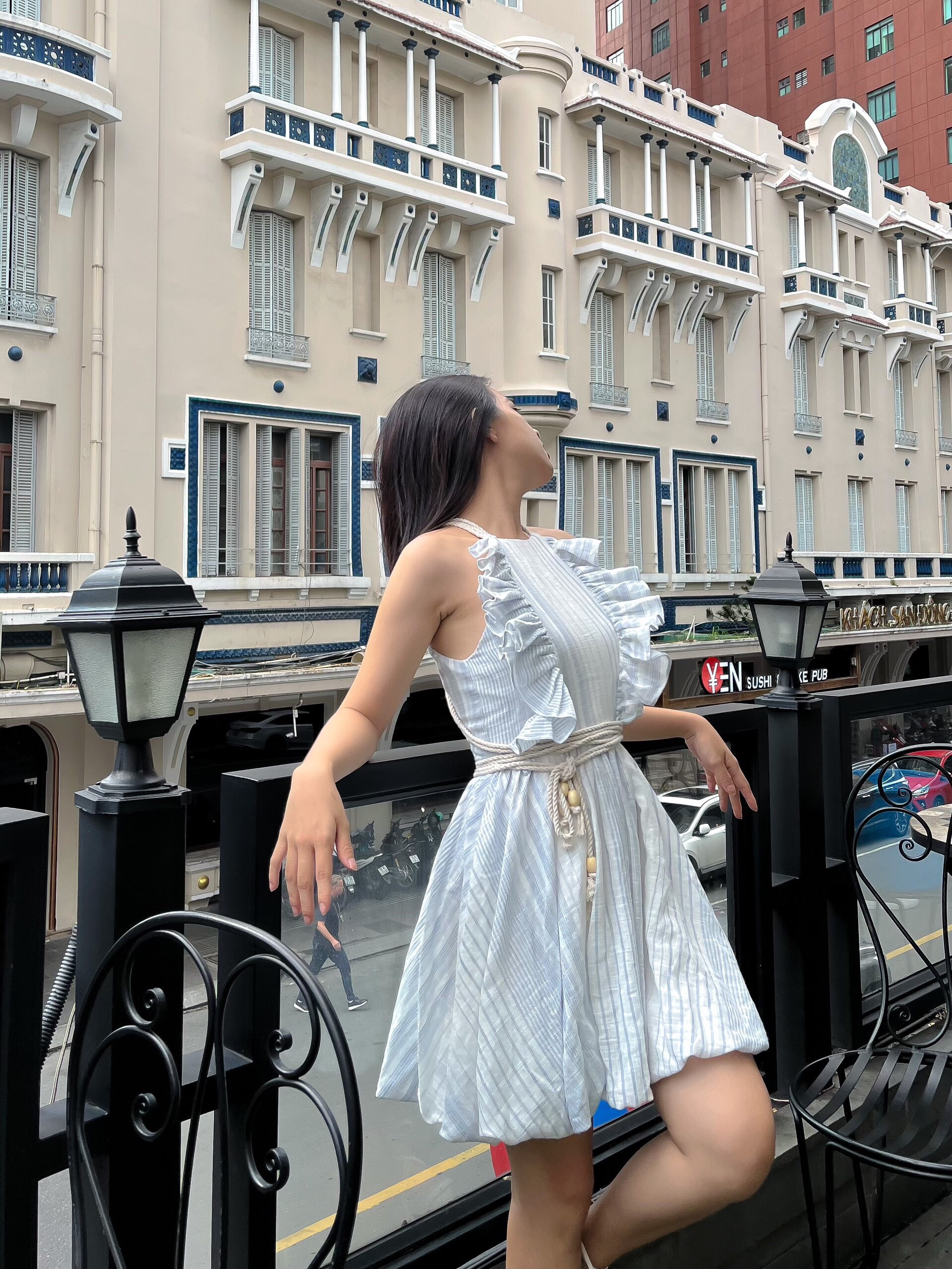 Đầm ngắn dáng bí cộc tay bèo THE COUNTRY Lubov Rope Dress vải linen trắng sọc