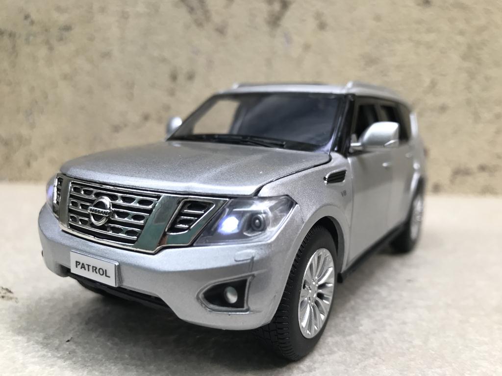 Mô hình xe ô tô NISSAN Patrol - 1:32