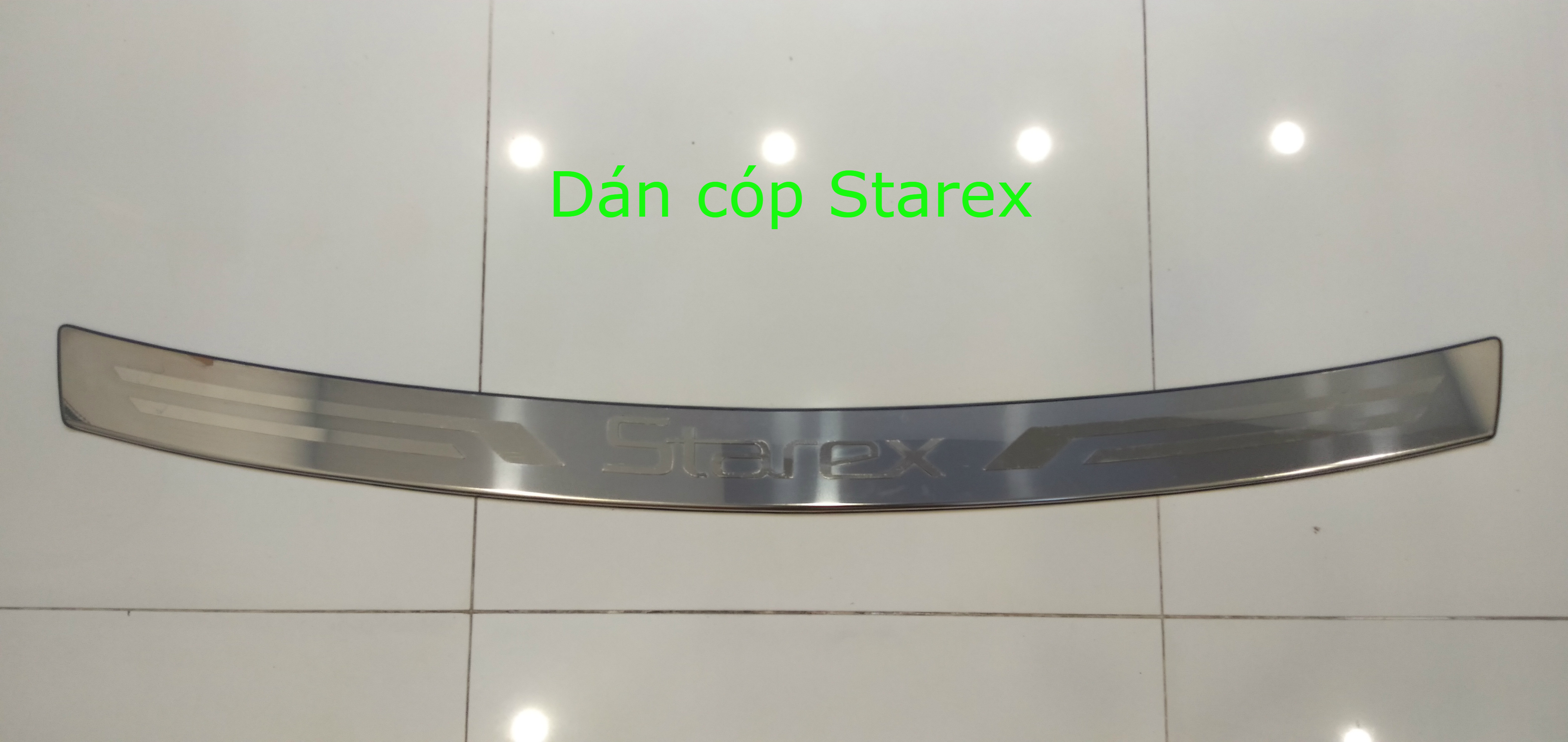 Ốp inox chống trầy cốp sau hyundai starex
