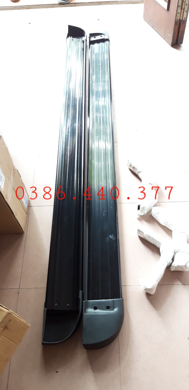 Bậc lên xuống Colorado OEM