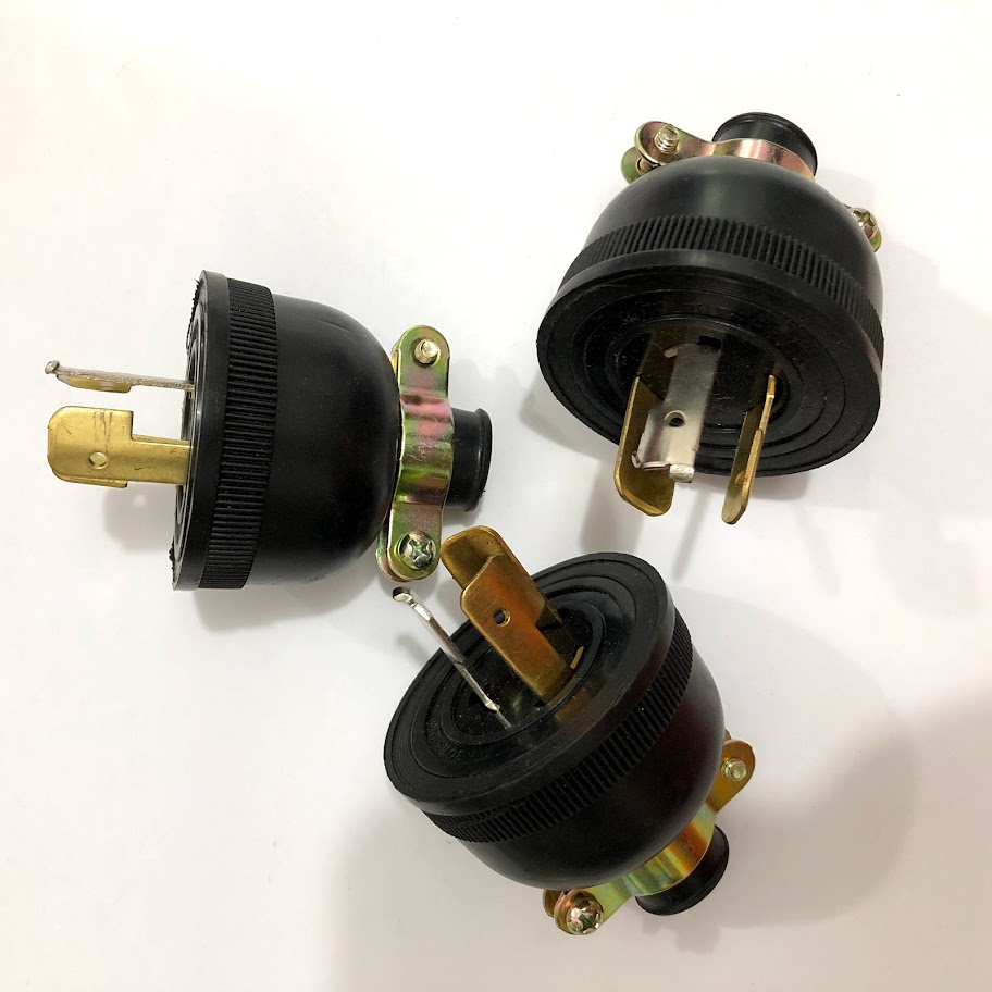 Phích cắm 3 cực, Phích cắm 3 chấu