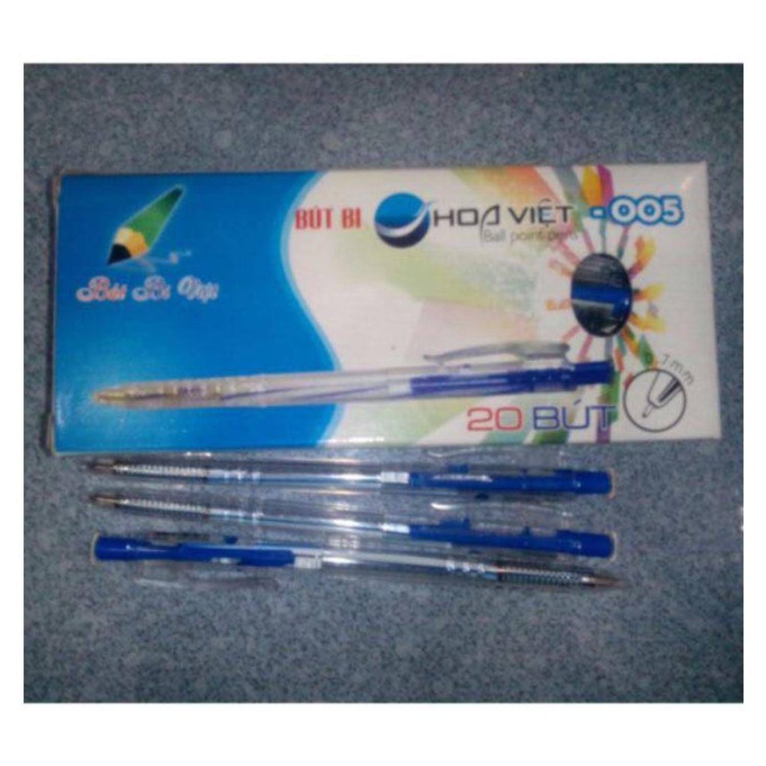 Một hộp 20 bút bi hoa việt 005 nét bút 0.5mm viết là đẹp.