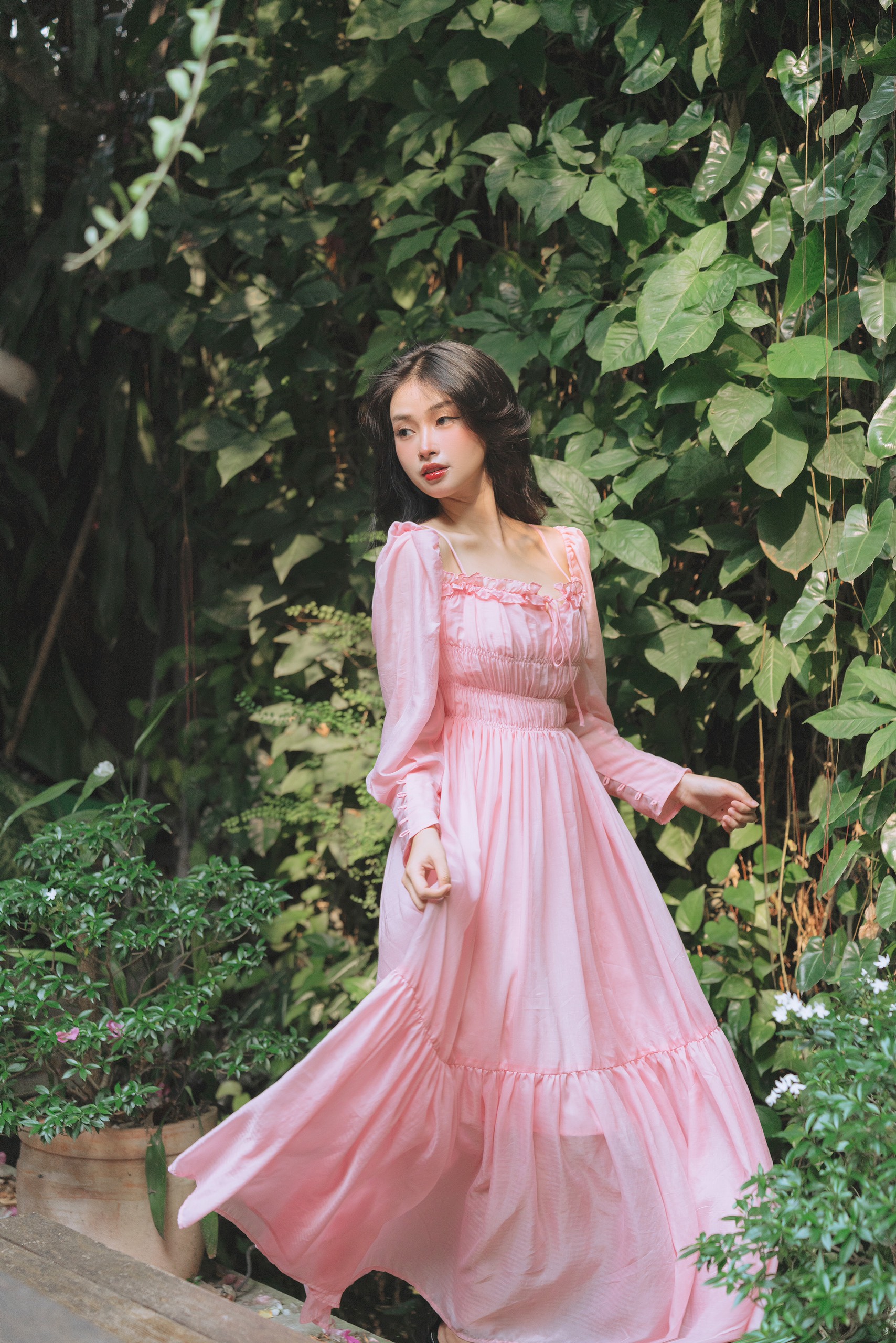 Đầm Maxi dáng xoè tay phồng The Country Pink Feather Dress vải linen hồng tơ