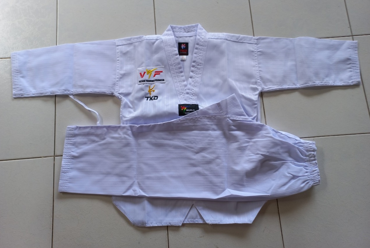 Võ phục taekwondo vải 3 sọc