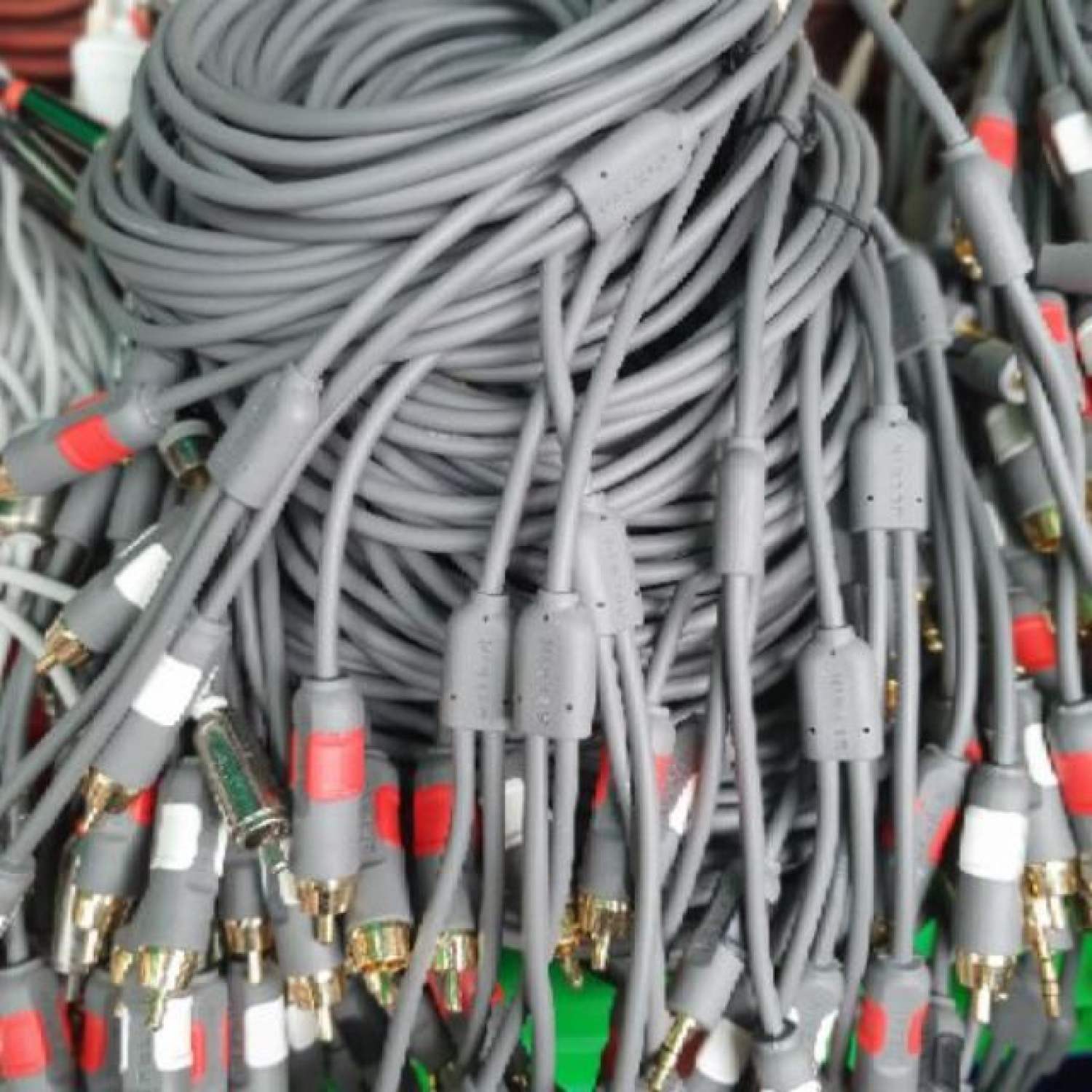 Dây 3.5 ra av belkin thương hiệu đến từ đức