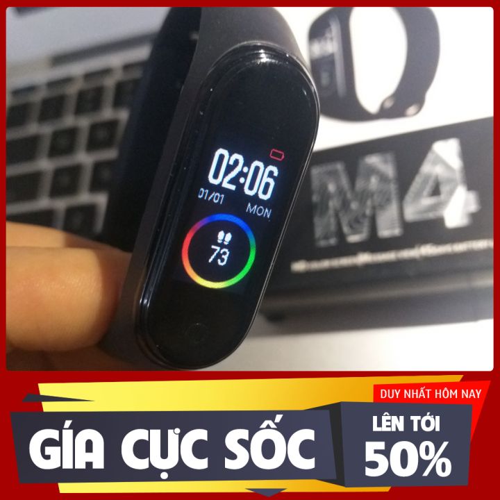 Vòng đeo tay thông minh M4 thế hệ mới. Kết nối bluetooth, chống nước. Hỗ trợ chăm sóc theo dõi sức khoẻ và luyện tập thể thao. Nhận thông báo cuộc gọi, tin nhắn. Tặng kèm 1 dây đeo thay thế. Bảo hành 12 tháng