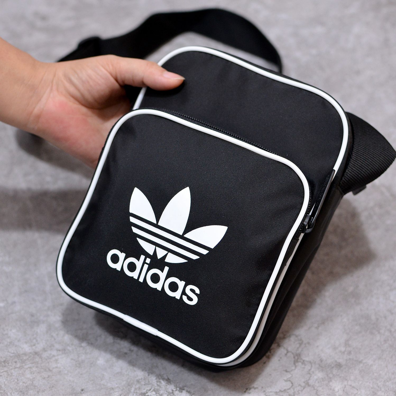 Túi đeo chéo thời trang ADS Originals Classic Mini Bag- Hình thật