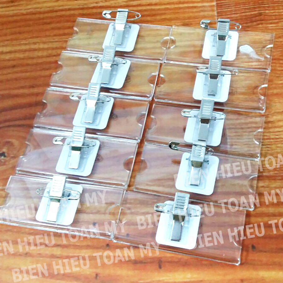 Bảng tên nhân viên bằng mica - gắn kim băng + ghim kẹp (combo 10 chiêc) dùng đề tên nhân viên văn phòng,  hành chính, quán ăn, nhà hàng, cafe