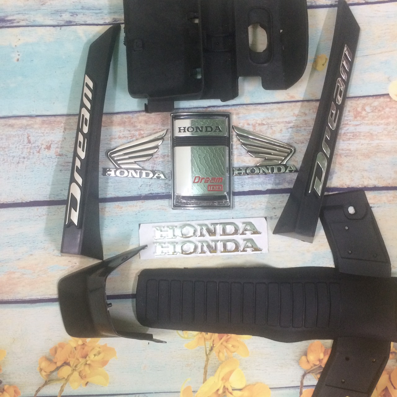 [SALE  ]  bộ tem chữ nổi dream ll và logo cùng phụ kiện xe độ xe dream ll đủ như hình chụp