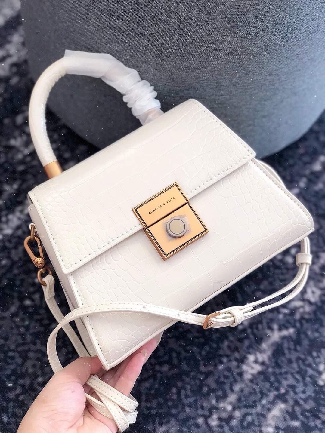 Túi xách C&K nắp tròn size 22 cm trẻ trung thanh lịch