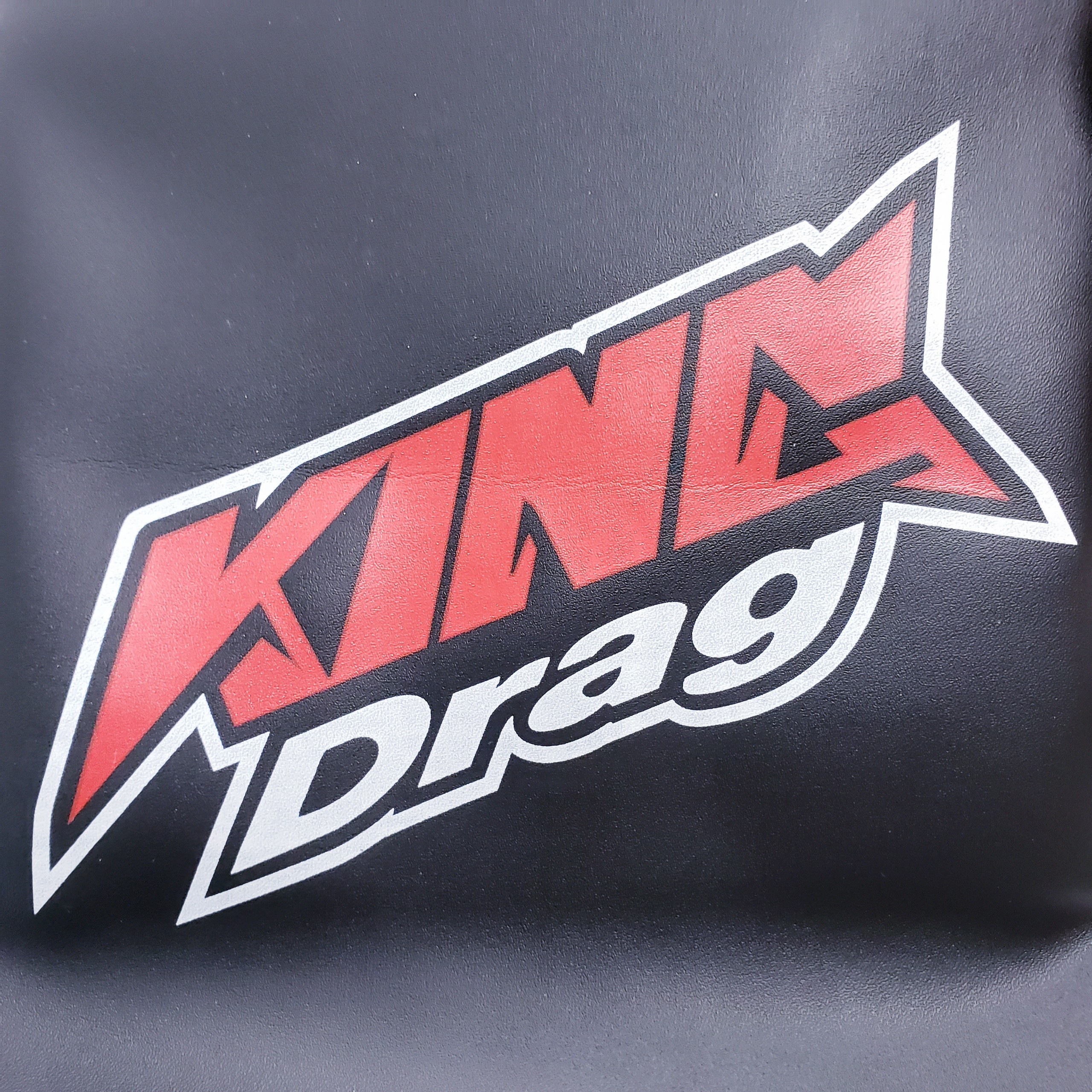 Da bọc yên king drag chữ nhỏ cao cấp gắn tất cả dòng xe máy exciter, winner, sirius,..., màu đỏ, XEHAY 68