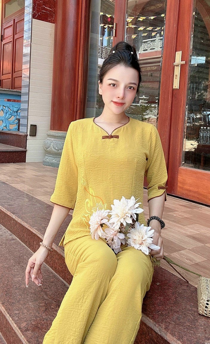 Đồ lam đi chùa - mẫu cổ là trầu