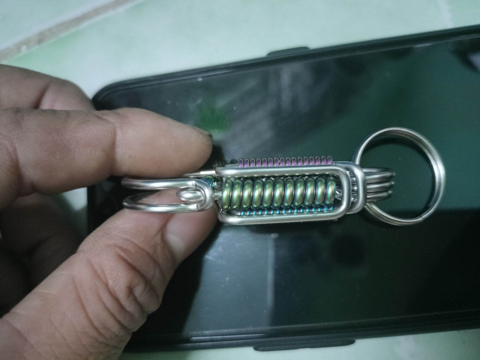 Móc khóa inox phối lò xo bi titans , ₫ẹp, ₫àn hồi tốt.