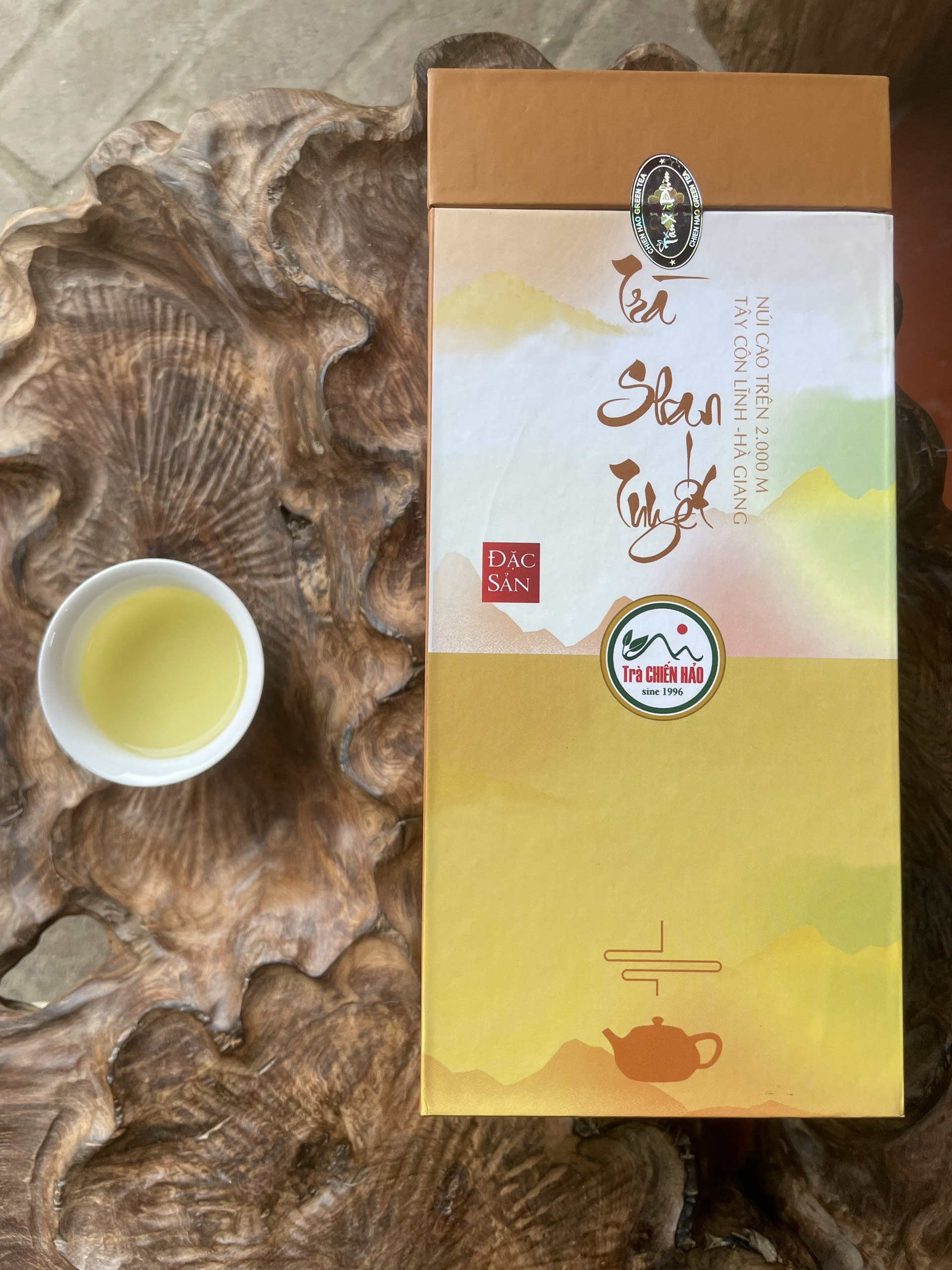 Trà shan tuyết thượng hạng. Ngon đặc sắc trà cổ thụ Hà Giang. Hộp đặc sản 200g