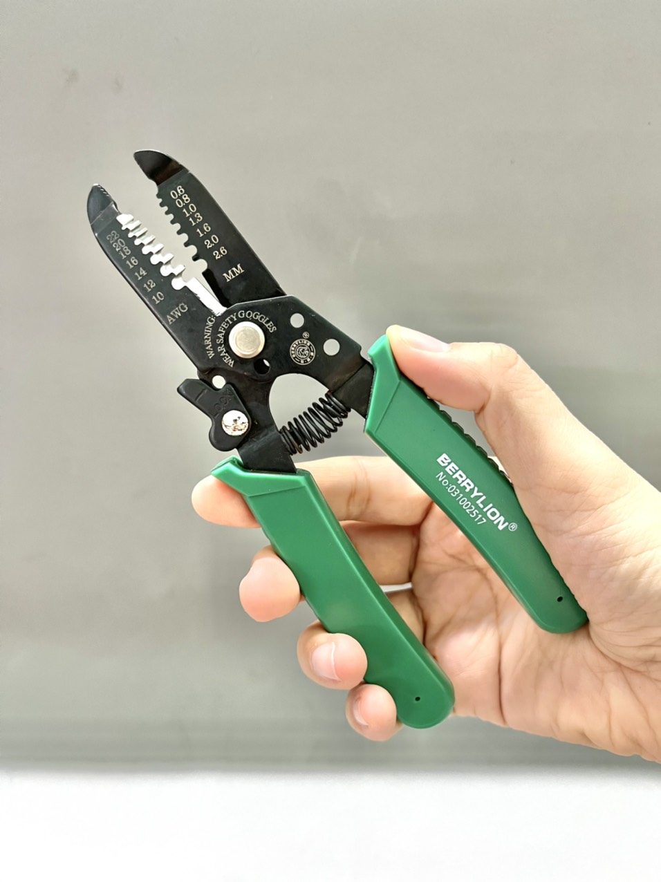 Kìm Tuốt Dây Dẹp Hàng Hiệu Berrylion
