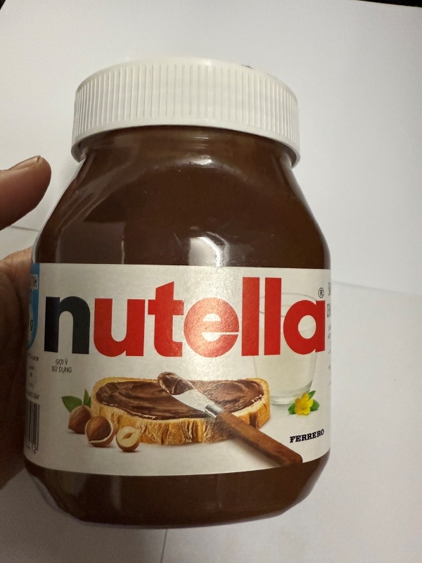 Sản phẩm dạng phết chứa hạt phỉ và ca cao Nutella 680G/chai nhập khẩu Úc