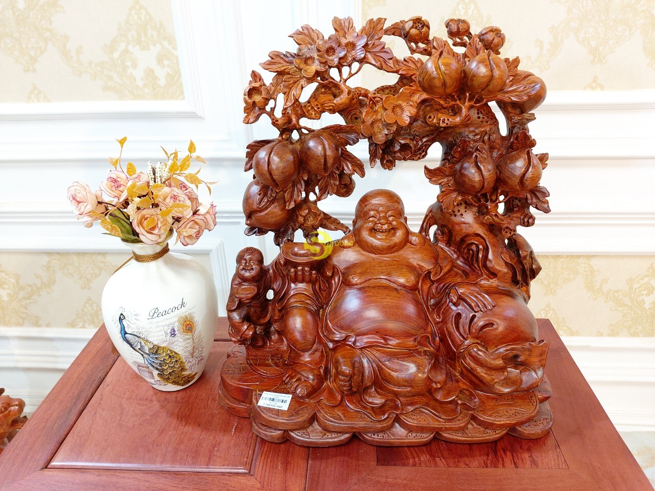 Di lạc hoan hỉ ngồi gốc đào gỗ hương – DL1108