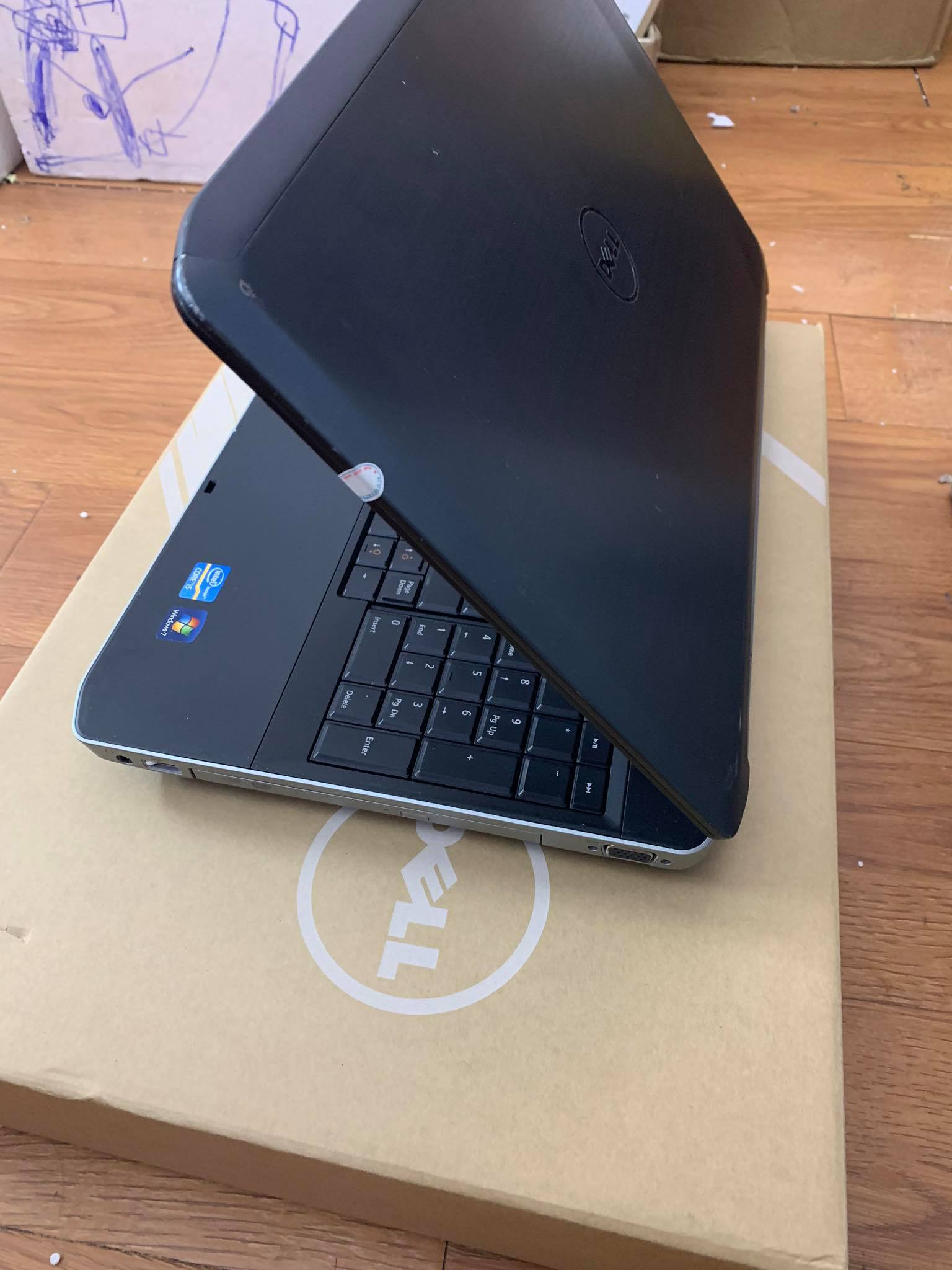 Laptop Dell Latitude E5520 Core i5 2430 /4G/SSD 120G/ VGA HD/Màn 15.6inch +Tặng Củ sạc , Dây sạc, Túi , chuột không dây