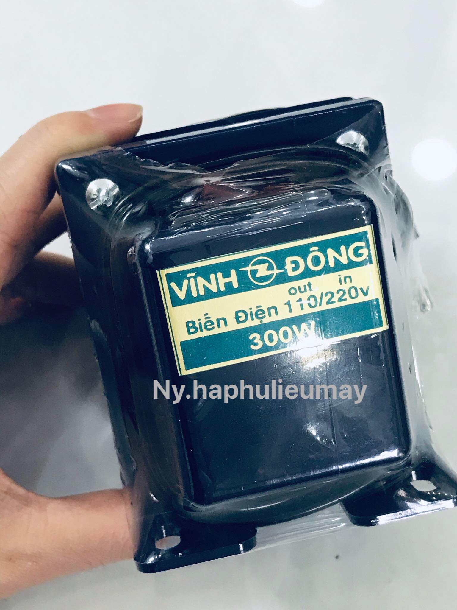 BỘ ĐỔI NGUỒN ĐIỆN /BIẾN ÁP TỪ 220V SANG 110V LOẠI XỊN 300W
