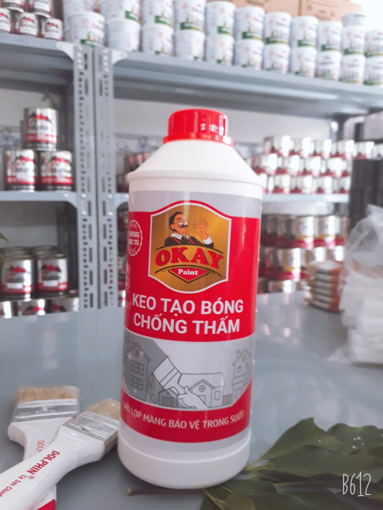 KEO BÓNG NƯỚC CHỐNG THẤM OKAY CHAI 1 LÍT - TẶNG KÈM CỌ