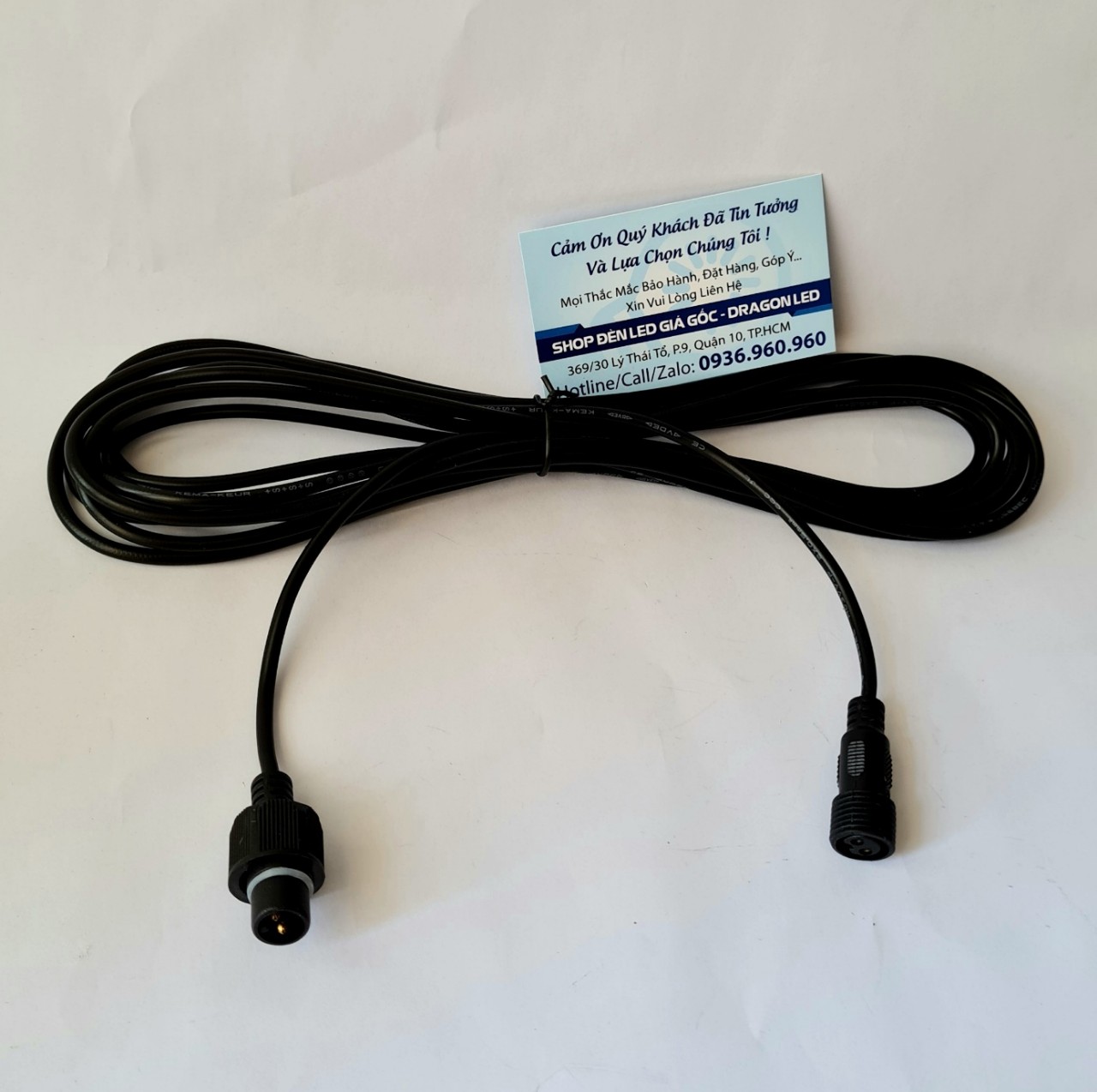 Dây nối dài 4M cho đèn Năng Lượng Mặt Trời - Dây to loại tốt - Loại cắm 2 lỗ - Ren gài khóa chắc chắn