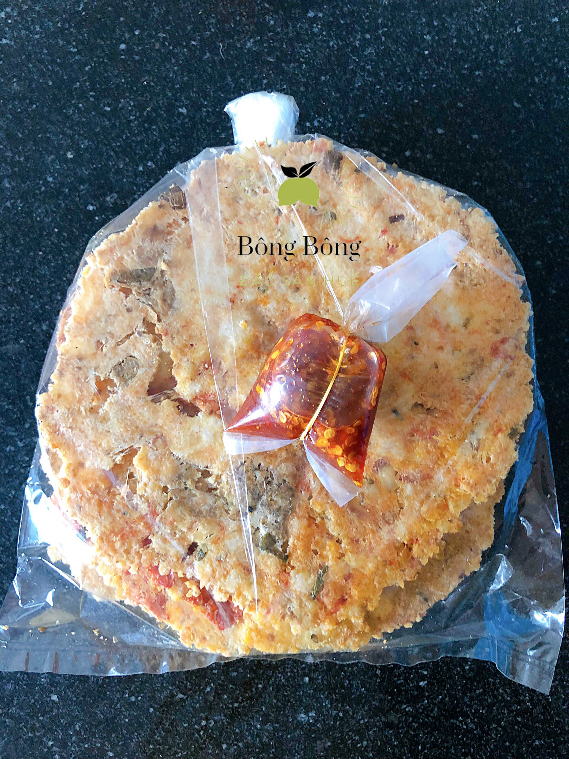 BÁNH ÉP KHÔ MÈ TRỨNG THỊT NƯỚNG CÓ KÈM THEO NƯỚC CHẤM - ĐẶC SẢN HUẾ BÔNG BÔNG