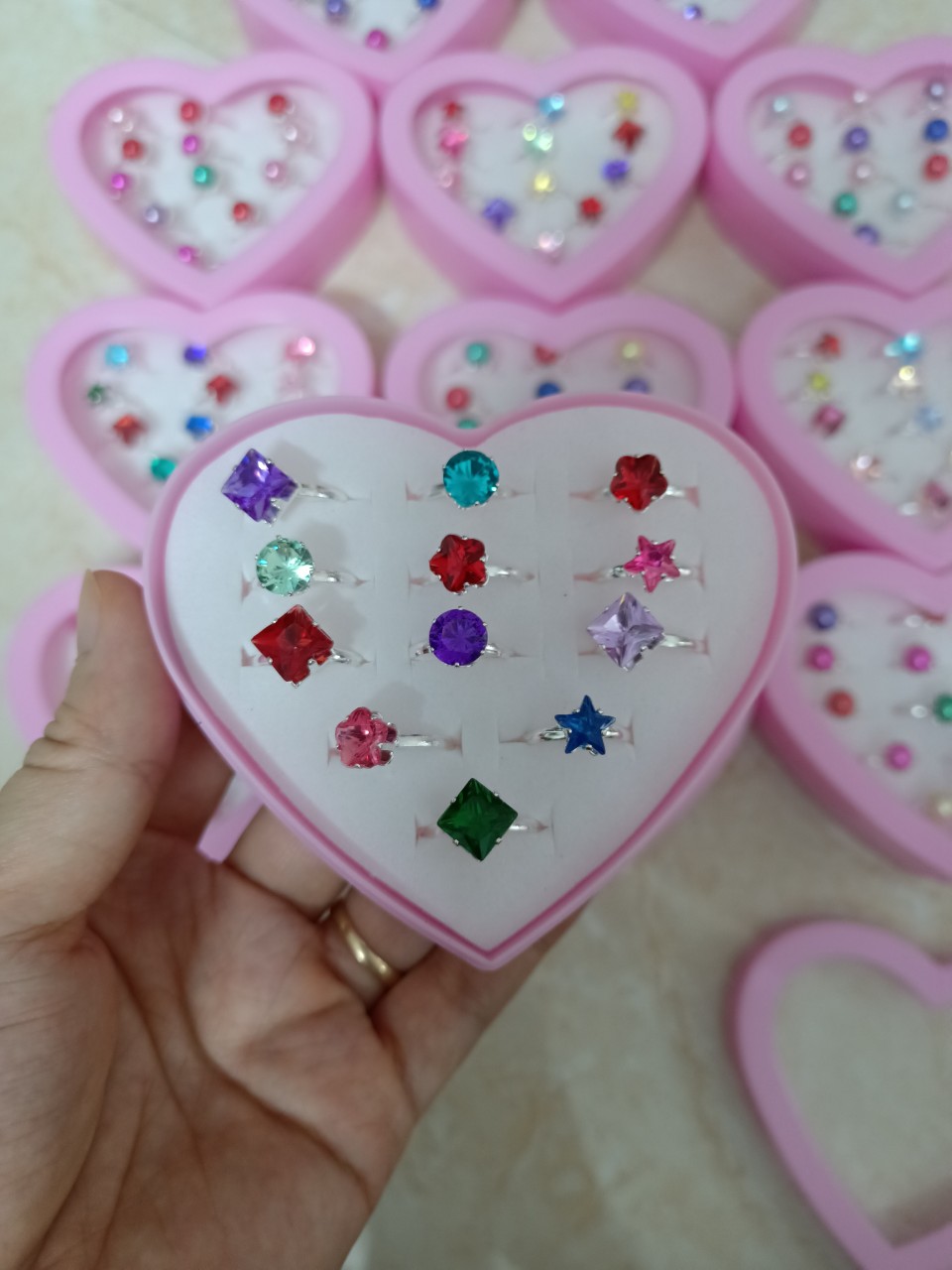 Bán sỉ hộp 12 nhẫn kim cương cho bé, nhẫn đính đá