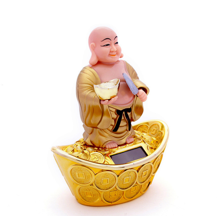 Tượng Phật Di Lặc đứng trên Thỏi Vàng