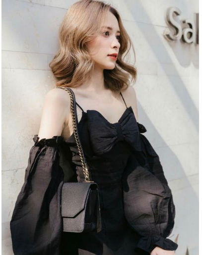 Đầm trắng trễ vai so cute phiên bản nơ ngực