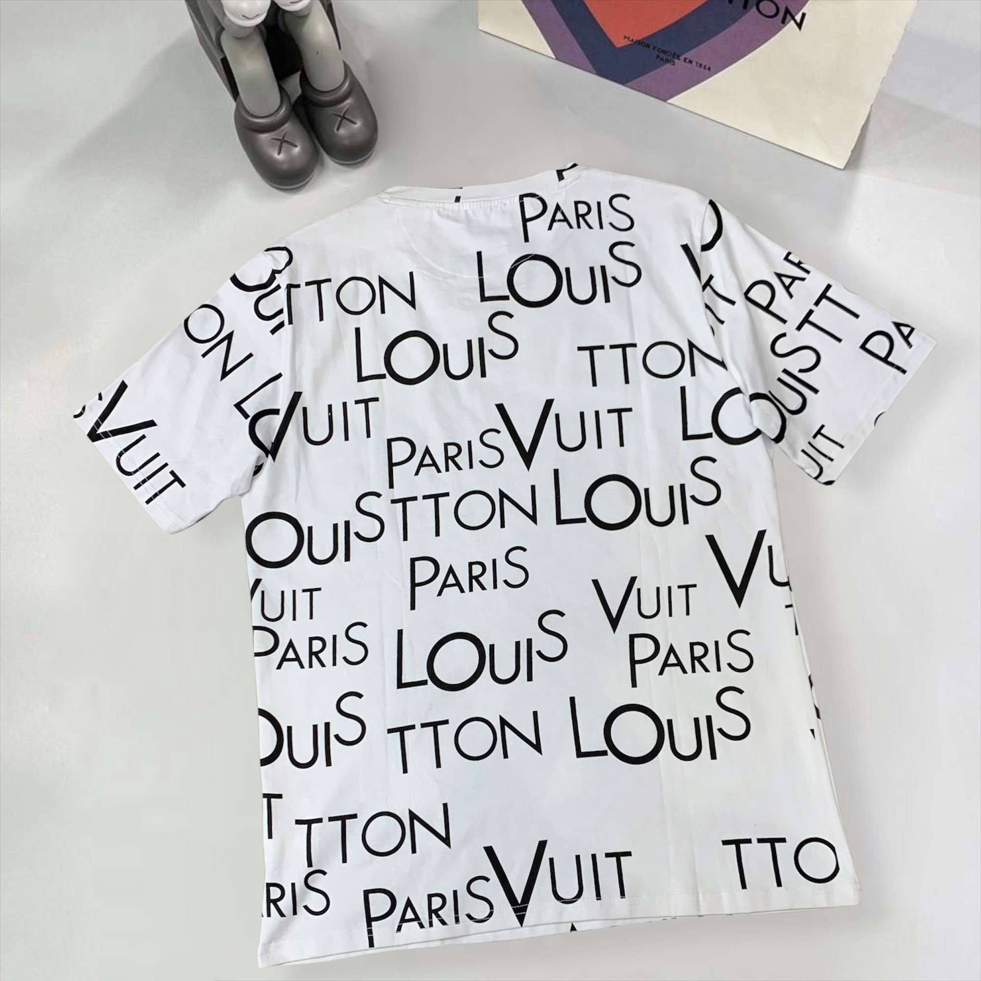 Shop Louis Vuitton Louis Vuitton MAISON LV CREWNECK by Bellaris  BUYMA