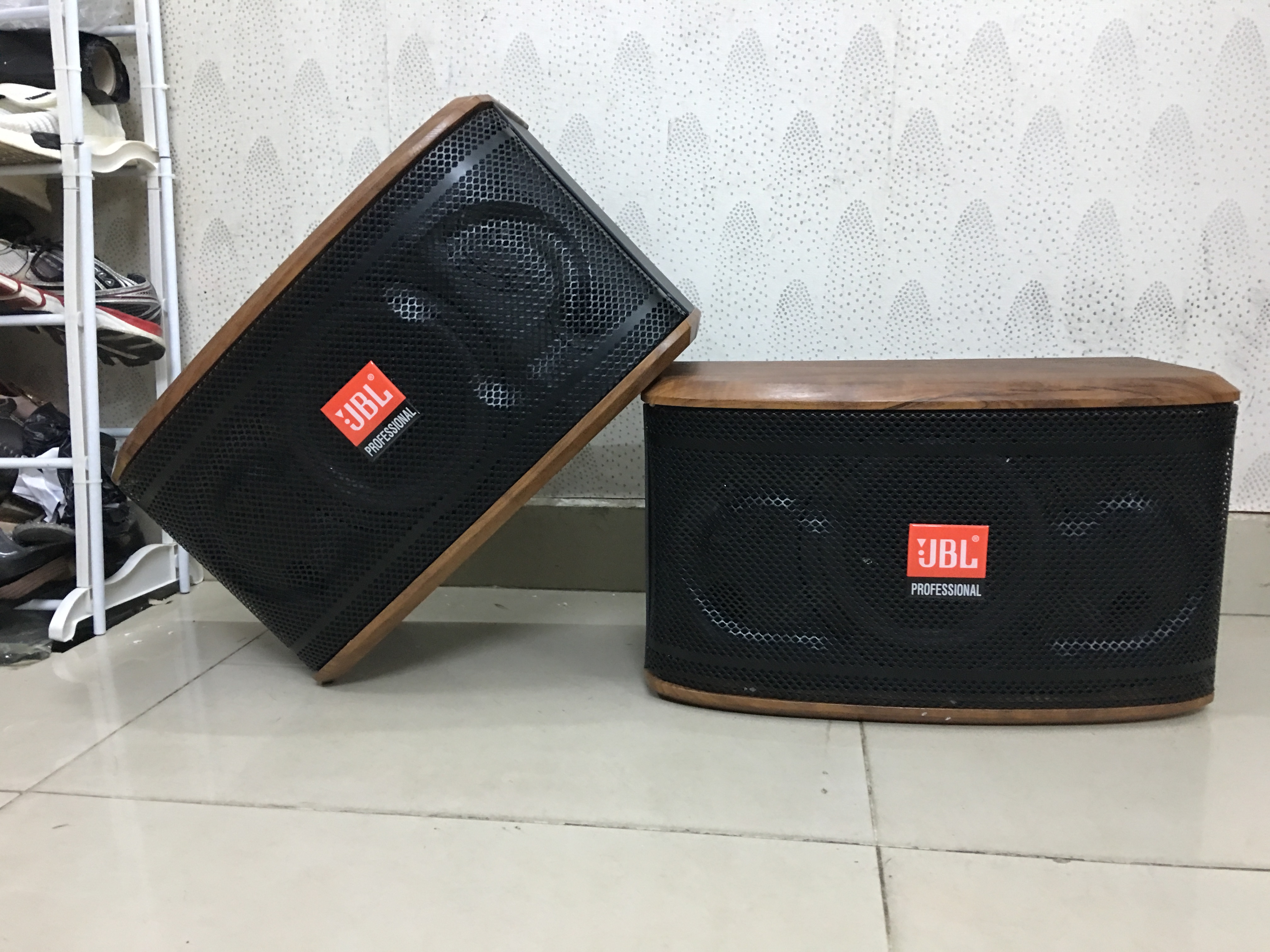 LOA JBIII BASS 2 TẤC LƯỚI BẠC NGHE NHẠC KARAOKE HÌNH THẬT NGHE CỰC HAY ÂM THANH CHUẨN ( TẶNG 10 MÉT DÂY LOA )