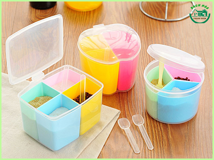 Hộp đựng gia vị (Hộp Vuông) 4 ngăn có nắp đậy kín (Kèm 4 Thìa)