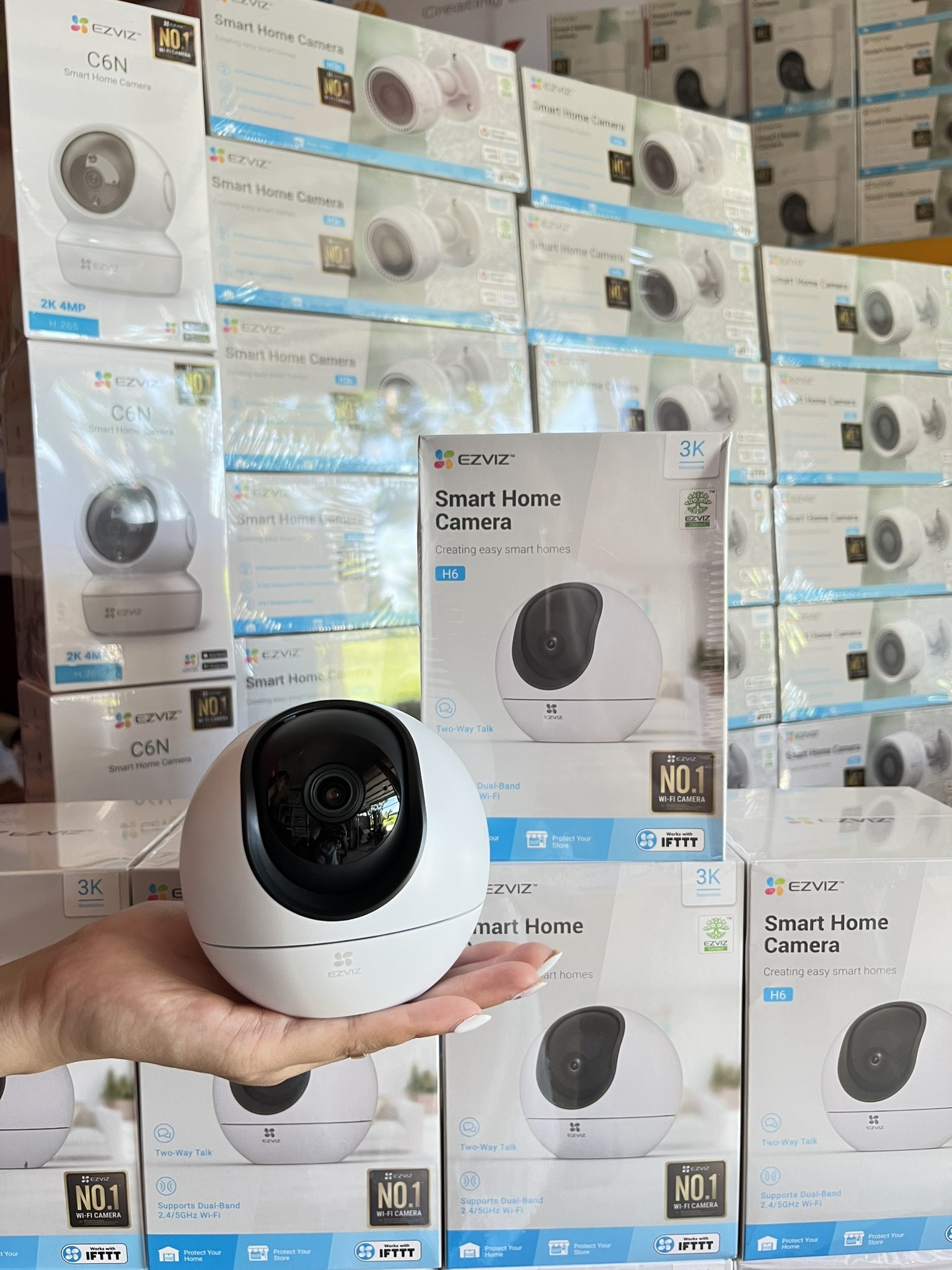 Camera Ezviz H6 3K 5MP trong nhà hồng ngoại 10m, đàm thoại 2 chiều