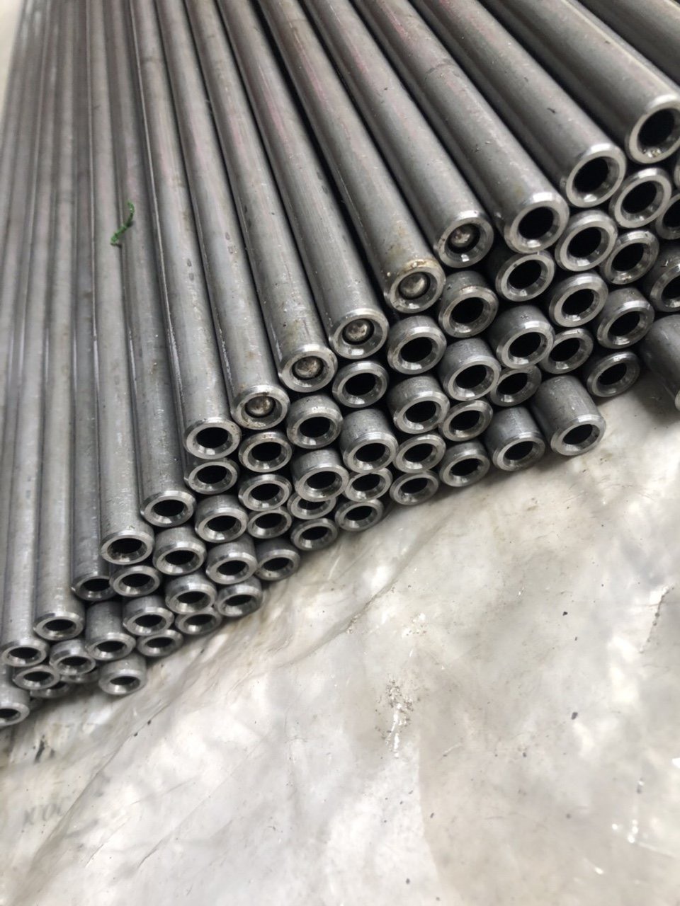 Ống thép đúc 12-5.5 trơn thép c45 nhập khẩu