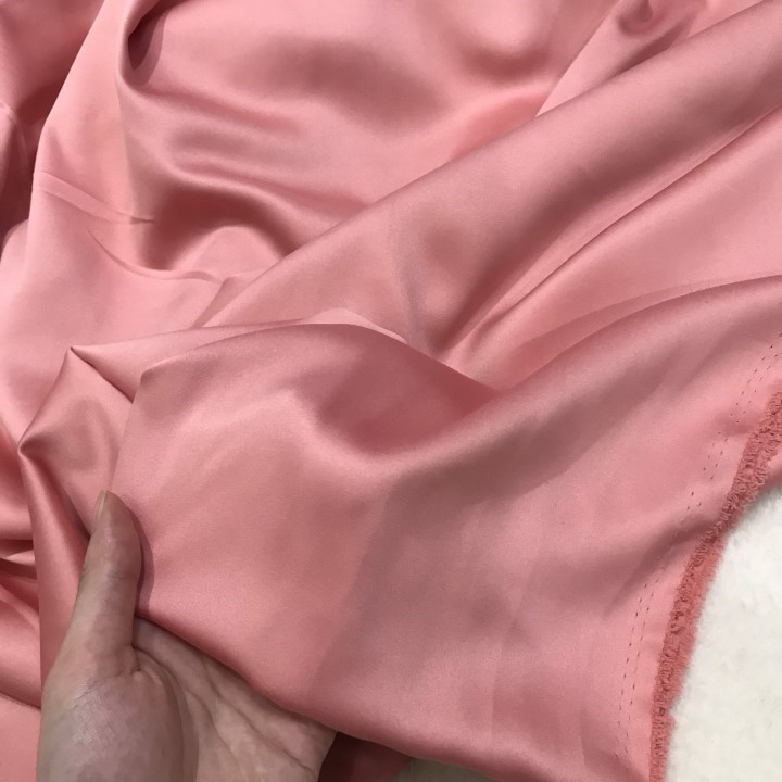Vải lụa ruby màu hồng khổ 1m7 - chất mềm rũ, mặt vải láng, giãn nhẹ, độ mỏng vừa - may đồ bộ, đầm lụa