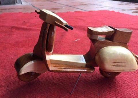 Xe vespa bằng gỗ tự nhiên